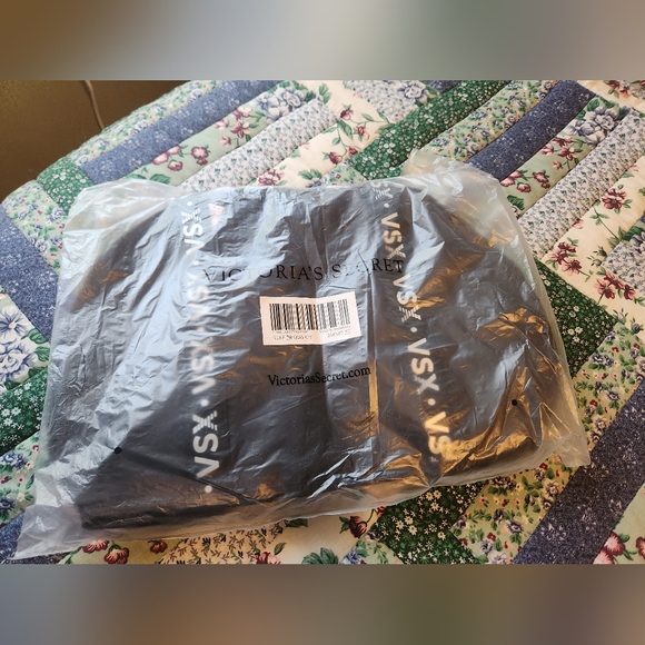 Victori Secret duffle bag - Picture 2 of 4